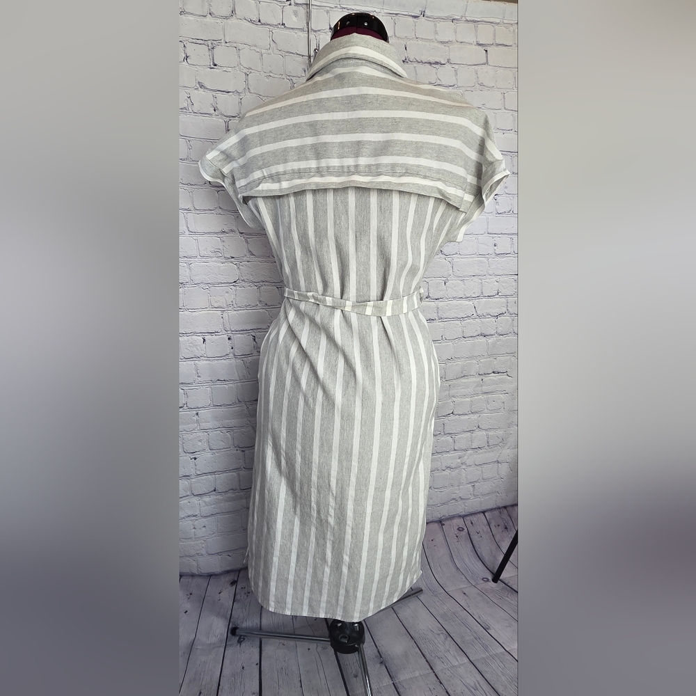 Polagram White and Gray Buttoned Midi Dress with Mandarin Collar - Picture 3 of 3